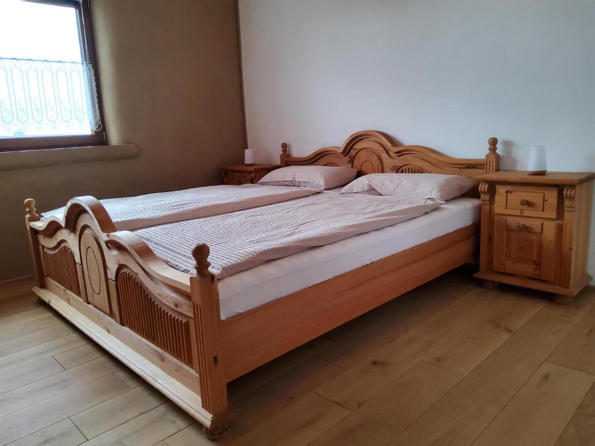 Strohballenhaus Hofbieber Luaran gambar